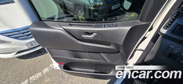 Hyundai Staria 2022 Белый из Кореи, фото 5