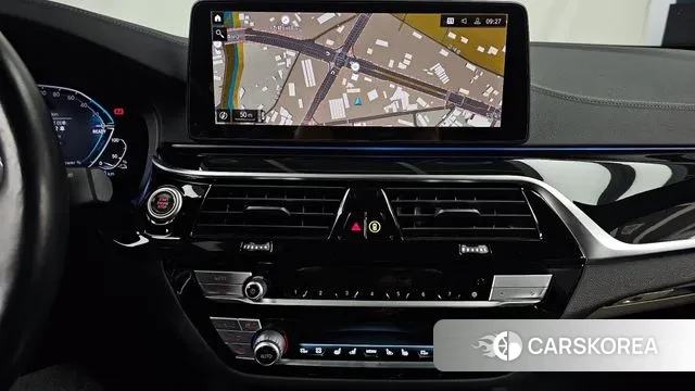 BMW 5 Series (G30) 2021 Белый из Кореи, фото 5