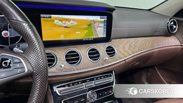 Mercedes-Benz E-Class W213 2018 Белый из Кореи, фото 5