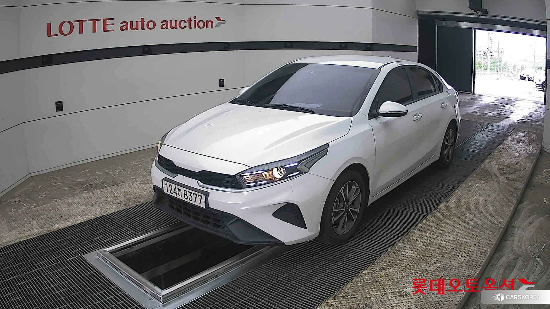 Kia K3 2022 Snow White Pearl из Кореи, фото 5