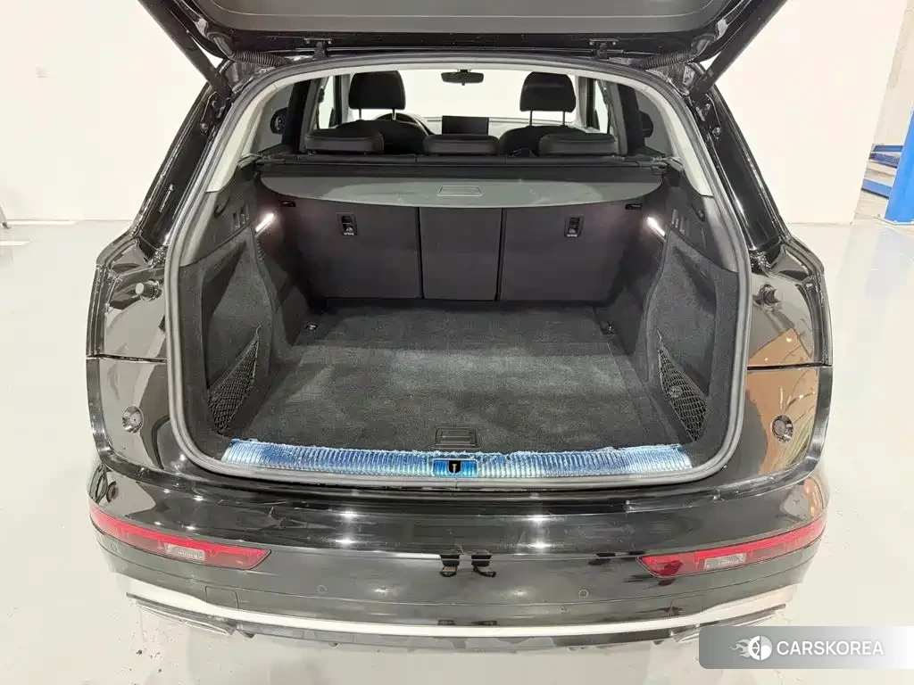 Audi Q5L 2024 Черный из Китая, фото 5
