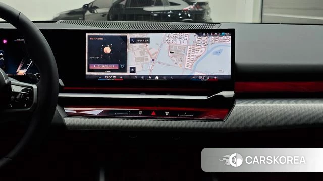 BMW 5 Series (G60) 2025 Черный из Кореи, фото 5