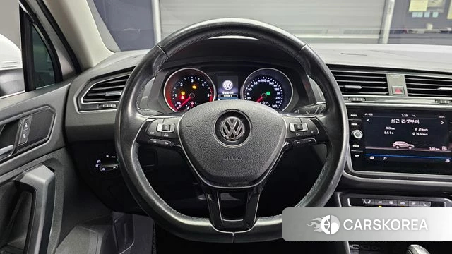 Volkswagen Tiguan second Generation 2018 Белый из Кореи, фото 5