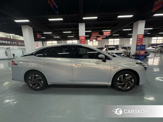 Aian AION S 2023 Серебристо-серый из Китая, фото 5