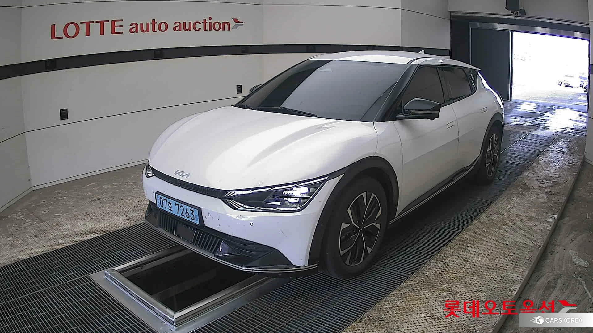 Kia EV6 2022 Snow White Pearl из Кореи, фото 5