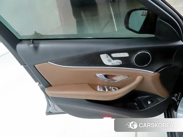 Mercedes-Benz E-Class W213 2018 Серый из Кореи, фото 5