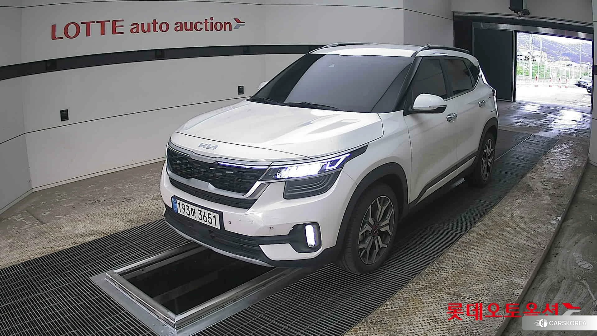 Kia Seltos 2023 Snow White Pearl из Кореи, фото 5