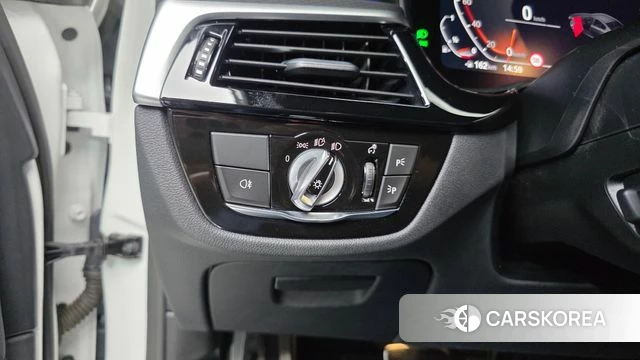 BMW 5 Series (G30) 2023 Белый из Кореи, фото 5