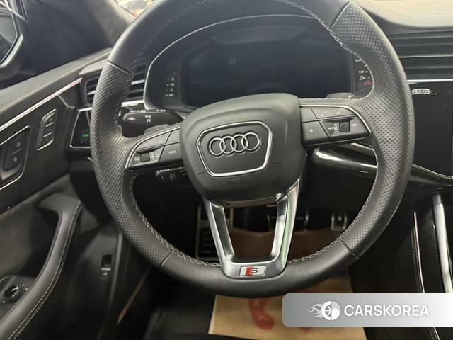 Audi Q8 2023 Черный из Китая, фото 5