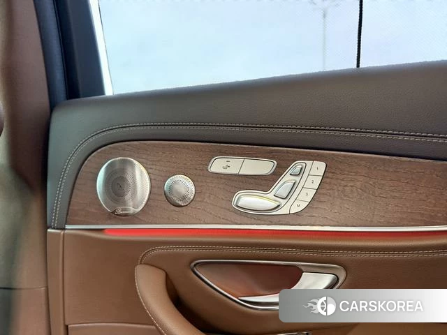 Mercedes-Benz E-class 2022 Черный из Китая, фото 5