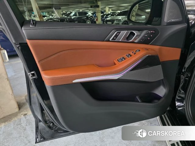 BMW X7 (G07) 2025 Черный из Кореи, фото 5