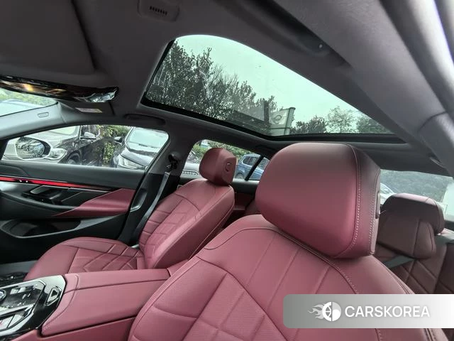 BMW 5 series 2026 Белый из Китая, фото 5