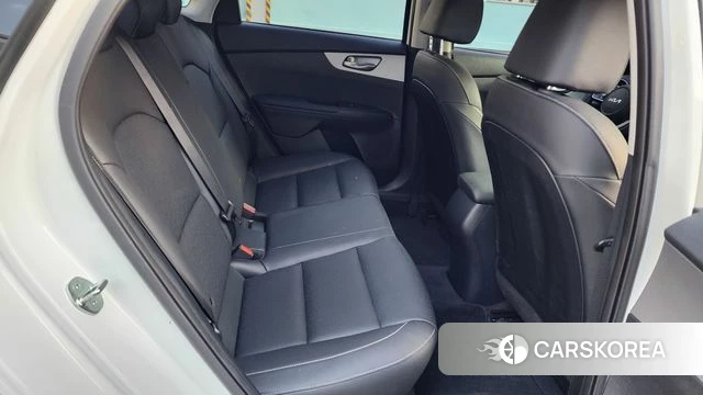 Kia The New K3 2nd generation 2023 Белый из Кореи, фото 5