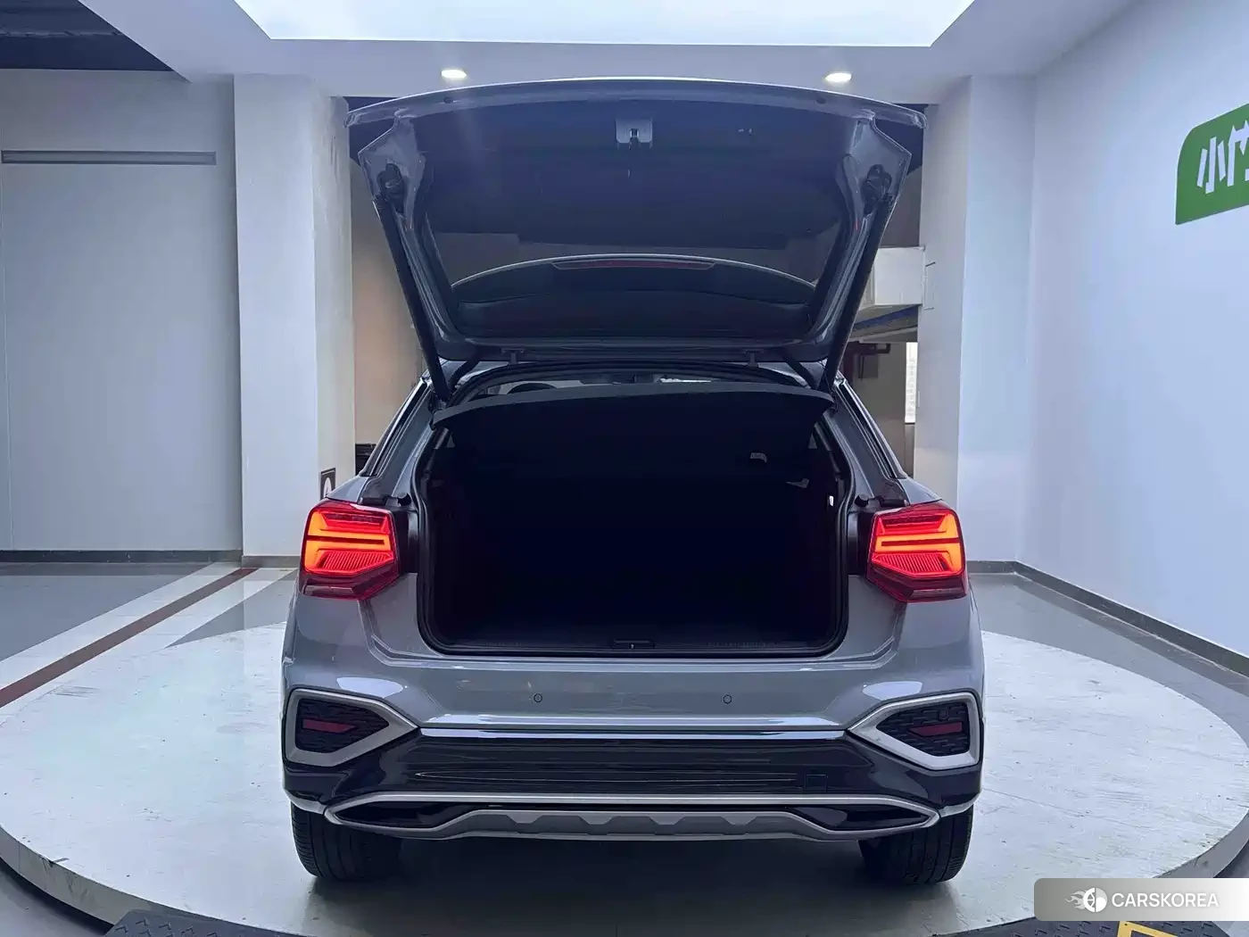 Audi Q2L 2022 Silver/gray из Китая, фото 5