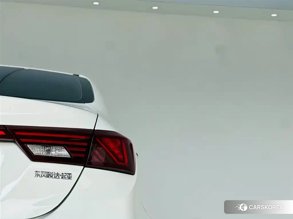 Kia K3 2022 Белый из Китая, фото 5
