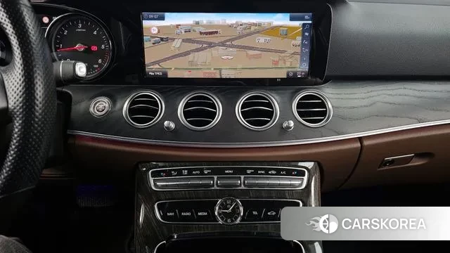 Mercedes-Benz E-Class W213 2018 Белый из Кореи, фото 5