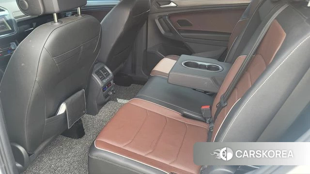 Volkswagen Tiguan Allspace 2023 Белый из Кореи, фото 5
