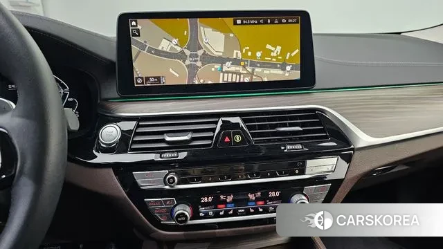 BMW 5 Series (G30) 2020 Белый из Кореи, фото 5