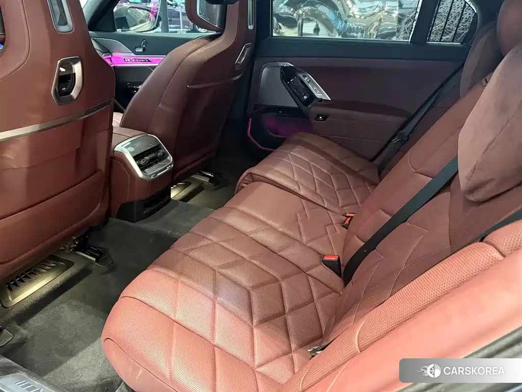 BMW 7 series 2025 Silver/gray из Китая, фото 5