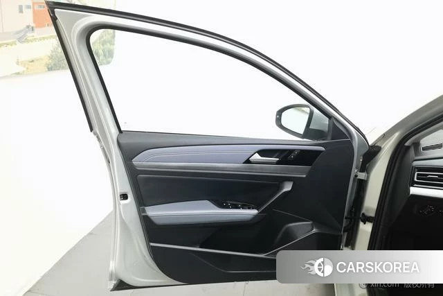 Volkswagen Lavida 2023 Темно-серый из Китая, фото 5
