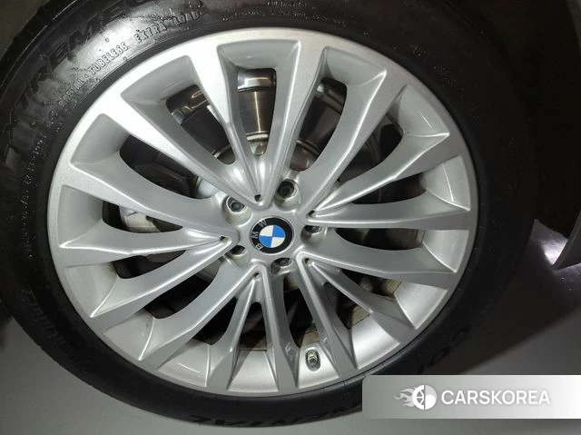 BMW 5 Series (G30) 2021 Серебристо-серый из Кореи, фото 5