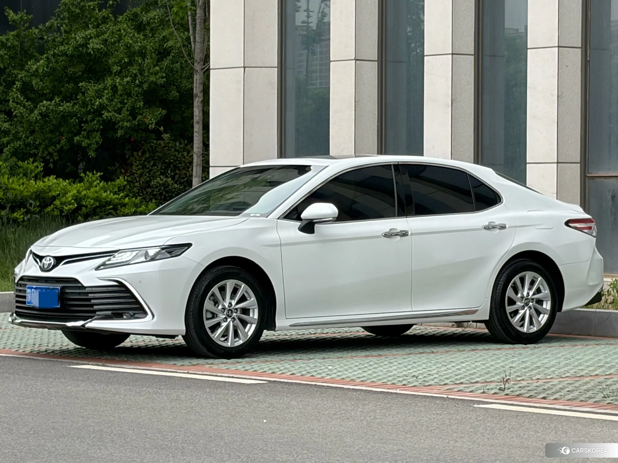 Toyota Camry 2023 Белый из Китая, фото 5