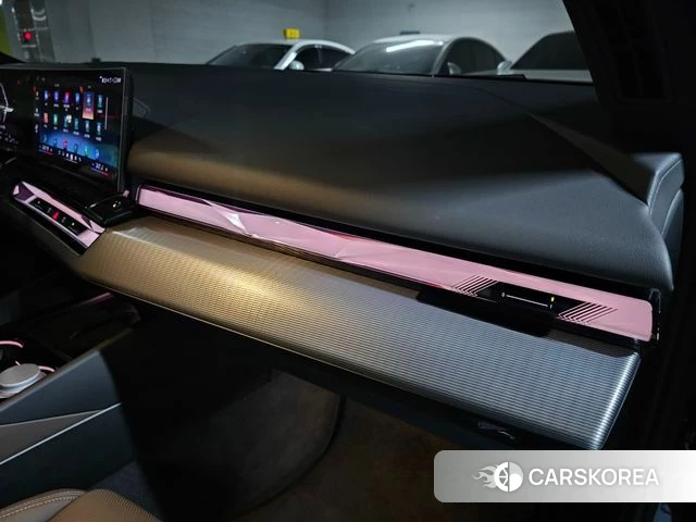 BMW 5 Series (G60) 2025 Серый из Кореи, фото 5