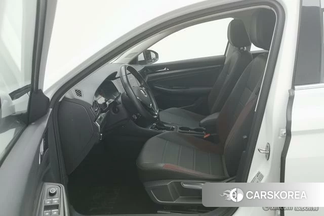 Volkswagen Bora 2022 Белый из Китая, фото 5