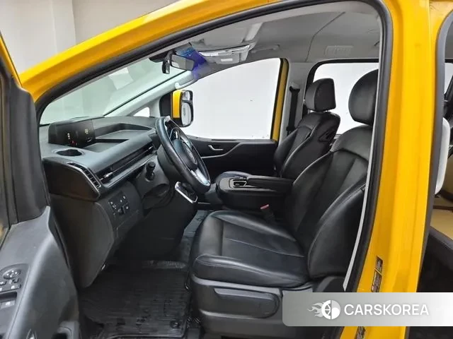 Hyundai Staria 2023 Желтый из Кореи, фото 5