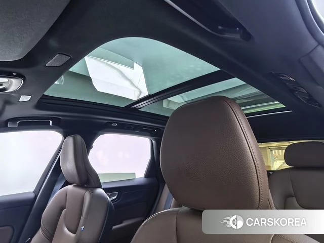 Volvo XC60 2023 Белый из Китая, фото 5