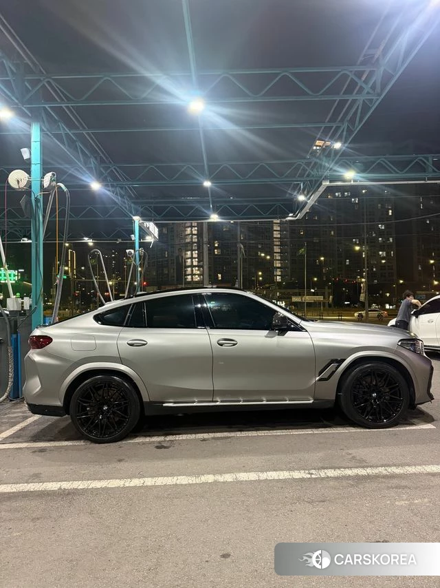BMW X6M (G06) 2021 Серебристо-серый из Кореи, фото 5