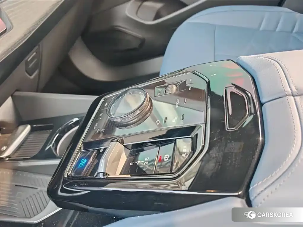 BMW i5 2025 Silver/gray из Китая, фото 5