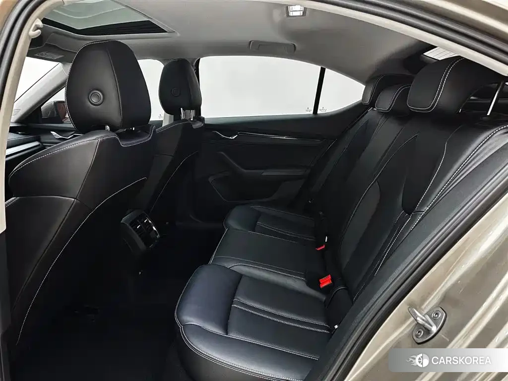 Skoda Octavia 2021 Champagne/brown из Китая, фото 5