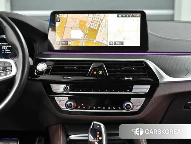 BMW 5 Series (G30) 2023 Серебристо-серый из Кореи, фото 5