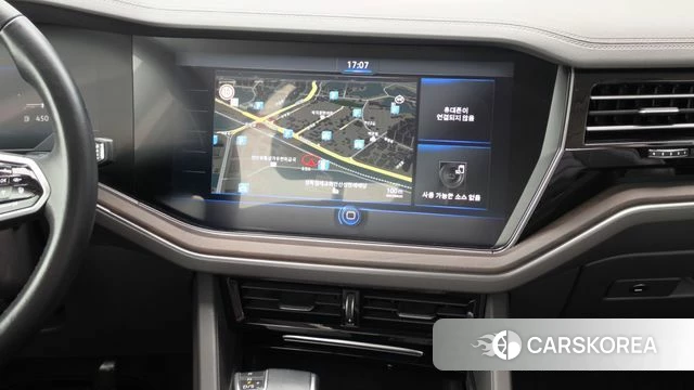 Volkswagen Touareg 3rd generation 2021 Белый из Кореи, фото 5