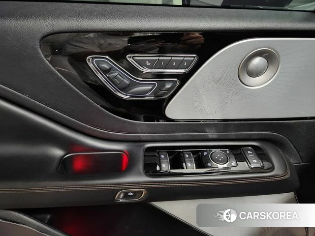Lincoln Aviator 2nd generation 2021 Белый из Кореи, фото 5