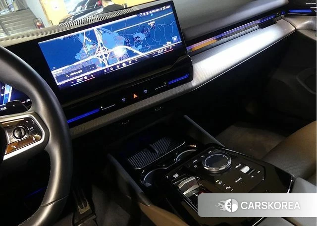BMW 5 Series (G60) 2024 Серебристо-серый из Кореи, фото 5