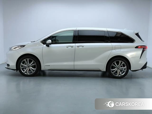 Toyota Saina 2024 Белый из Китая, фото 5