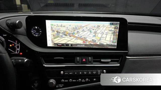 Lexus ES300h 7th generation 2023 Серебристо-серый из Кореи, фото 5