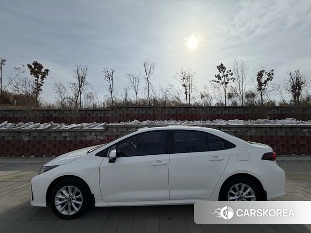 Toyota Corolla 2023 Белый из Китая, фото 5