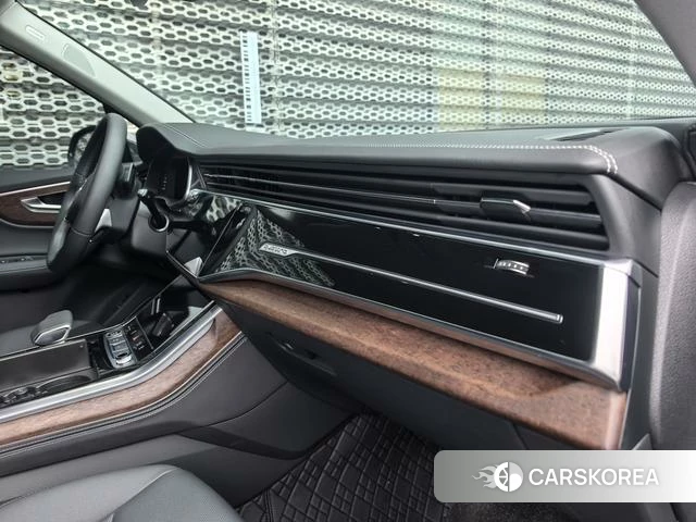 Audi Q7 2025 Черный из Китая, фото 5