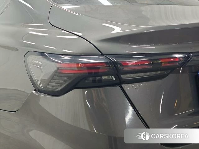 Geely Automobile Binrui 2024 Темно-серый из Китая, фото 5