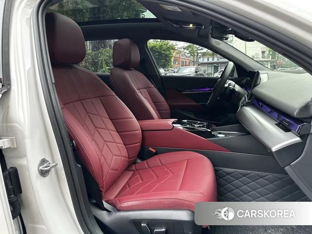 BMW 5 series 2025 Белый из Китая, фото 5