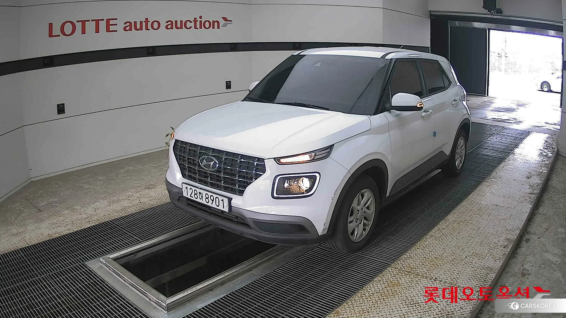 Hyundai Venue 2020 Polar White из Кореи, фото 5