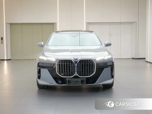 BMW 7 series 2024 Темно-серый из Китая, фото 5