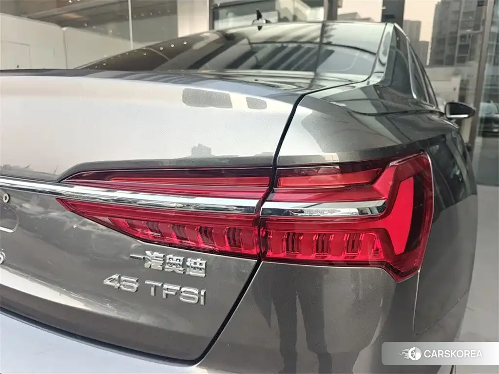 Audi A6L 2024 Silver/gray из Китая, фото 5