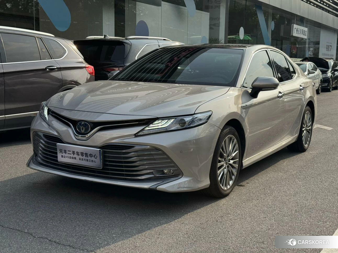Toyota Camry 2021 Серебристо-серый из Китая, фото 5
