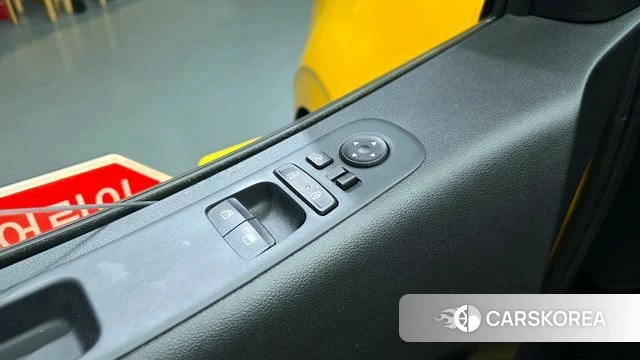 Hyundai Staria 2023 Желтый из Кореи, фото 5