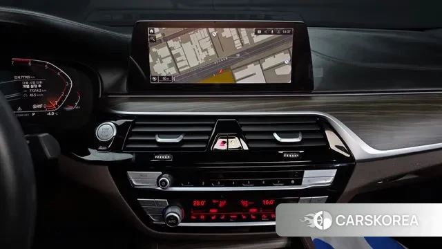 BMW 5 Series (G30) 2020 Белый из Кореи, фото 5