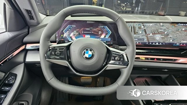 BMW 5 Series (G60) 2025 Белый из Кореи, фото 5